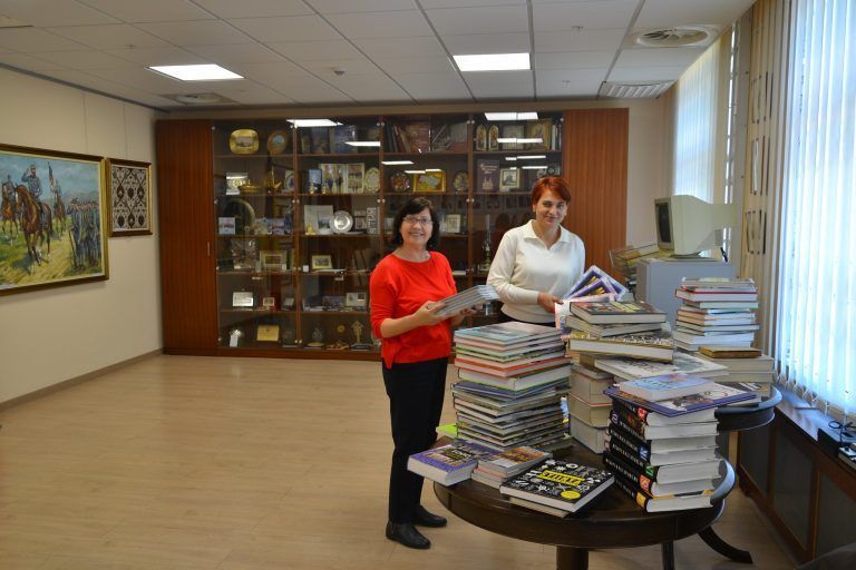 Parlamentul găzduiește o expoziție vastă de enciclopedii