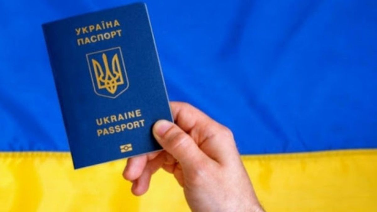 „Nu merge aşa. Țara este în război”. Ucraina a suspendat serviciile consulare din străinătate pentru bărbații de vârsta mobilizării
