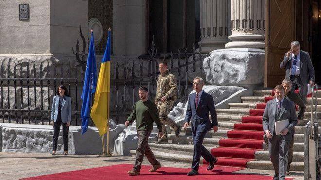 Jens Stoltenberg, vizită-surpriză la Kiev: Nu am livrat ce am promis. Dar lucrurile se vor schimba de acum înainte