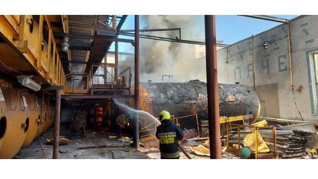 Incendiu în capitală // Un butoi de pe teritoriul unei vinării, cuprins de flăcări. Două echipaje de pompieri, la fața locului