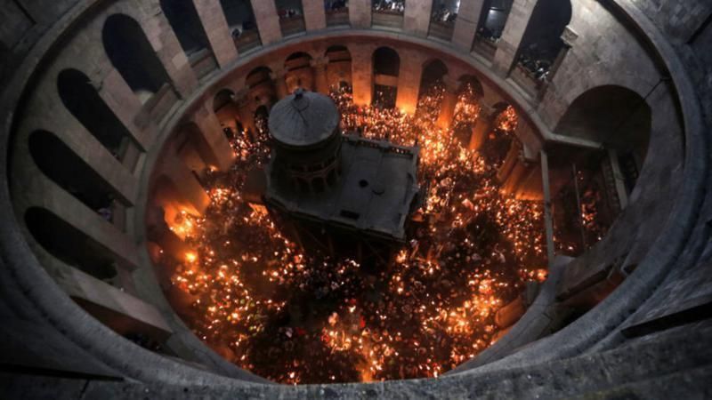 Focul Haric s-a aprins și în acest an la Mormântul Domnului de la Ierusalim