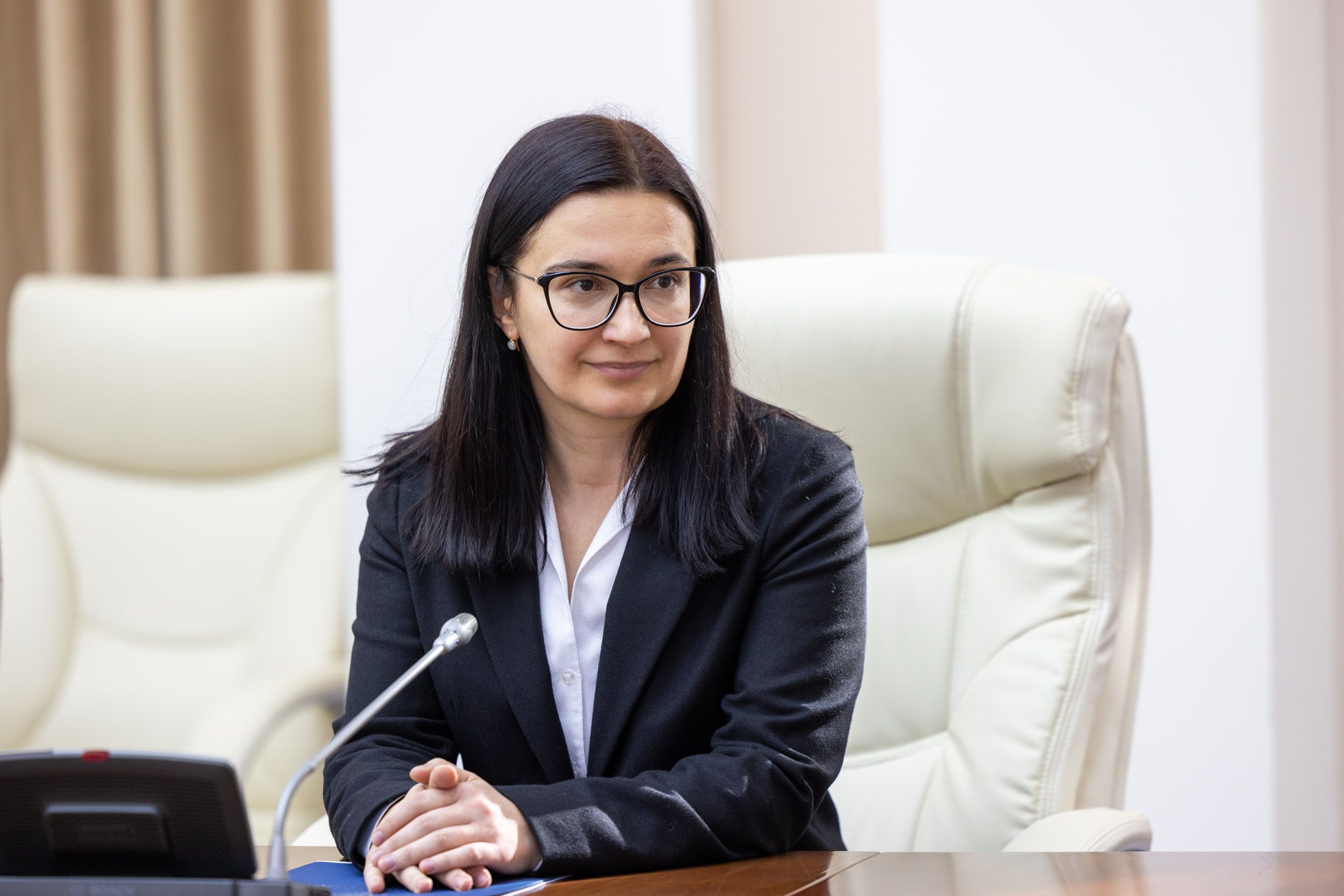 Viceprim-ministra Cristina Gherasimov se află la Budapesta. Va efectua o vizită de lucru și în Austria