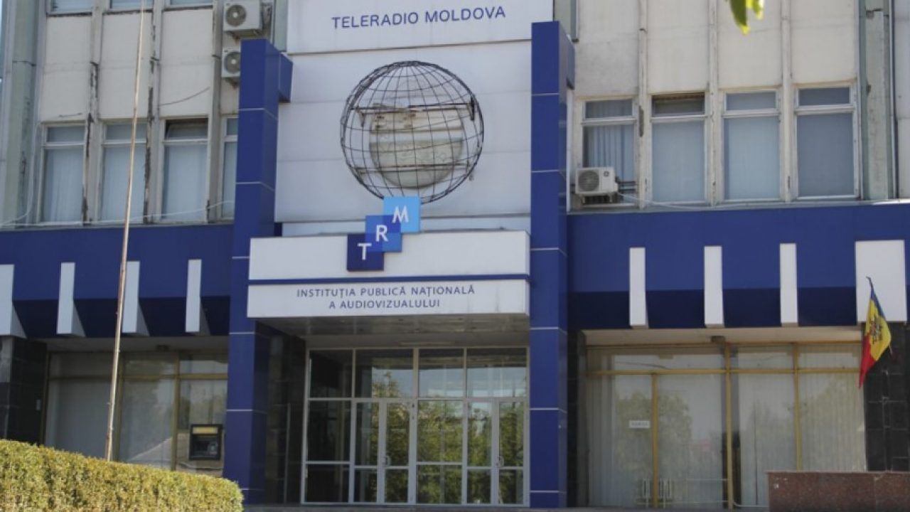 Incendiu la “Teleradio-Moldova”. Patru echipaje de pompieri, la fața locului