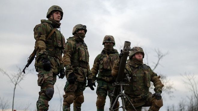 Militarii de pe cele două maluri ale Prutului desfășoară exerciții comune la Centrul Național de Instruire Întrunită din Cincu, România