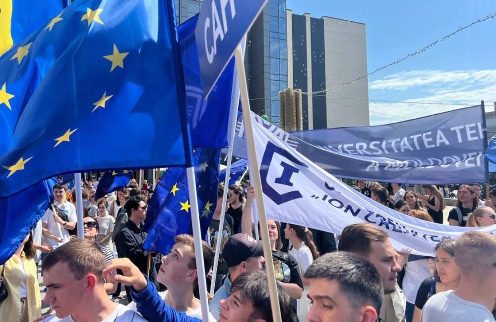 LIVE | Marșul tinerilor pentru o Moldovă Europeană