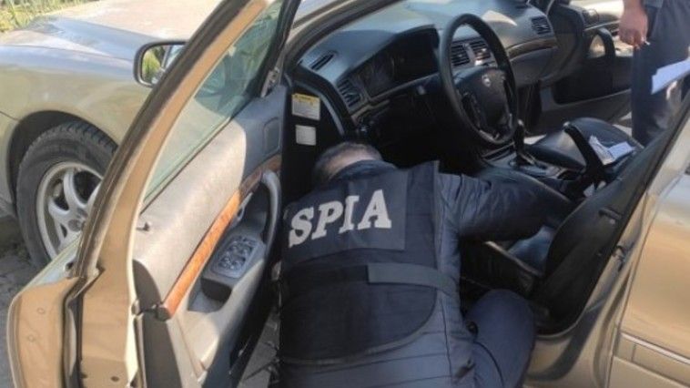 Oamenii legii au descins cu percheziții: Un ex-angajat al poliției din Hâncești, reținut pentru trafic de influență
