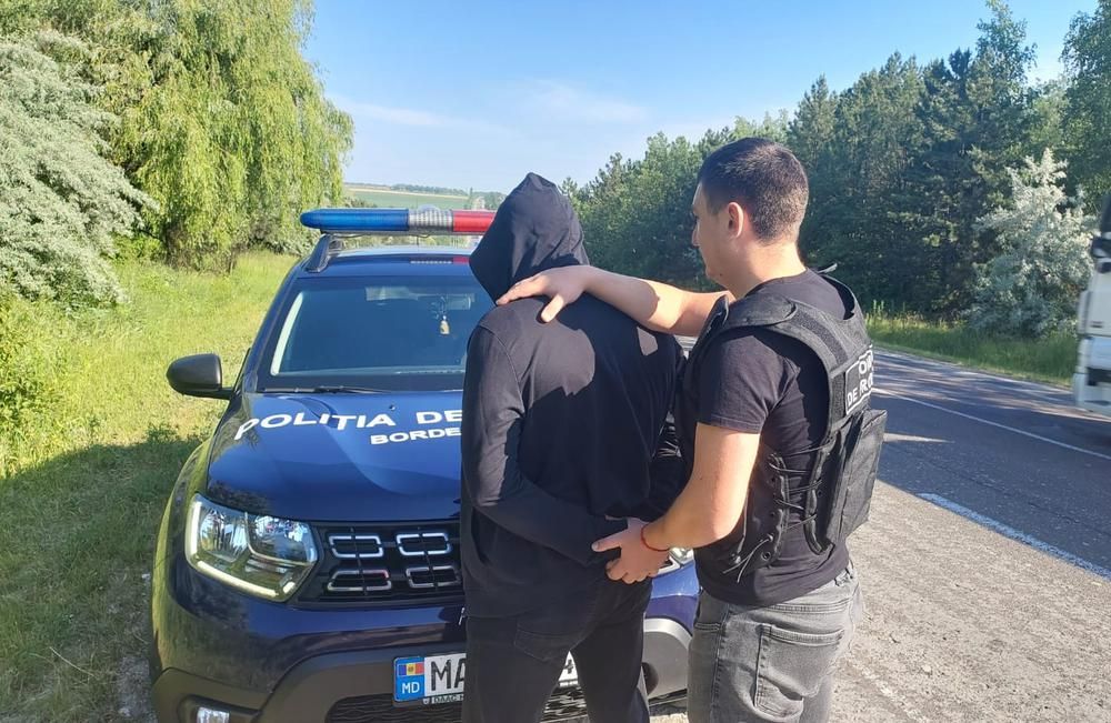 Grup criminal, destructurat: Organiza trecerea ilegală a frontierei pentru bărbații ucraineni. Căpetenia, un locuitor din Rîșcani