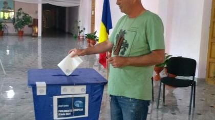 Cozi la secțiile de votare din țară ieri, pentru europarlamentare: Moldovenii cu cetățenie UE și-au exprimat opțiunea politică