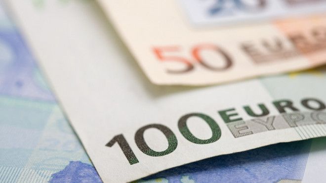 Euro s-a depreciat după anunțarea rezultatelor la alegerile europarlamentare