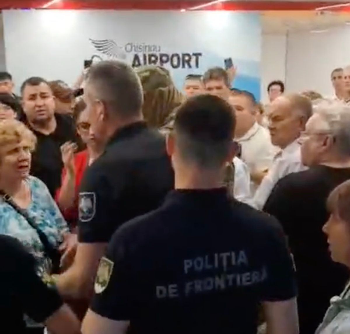 Haosul matinal de la Aeroport: Patru persoane agresive vor fi sancționate