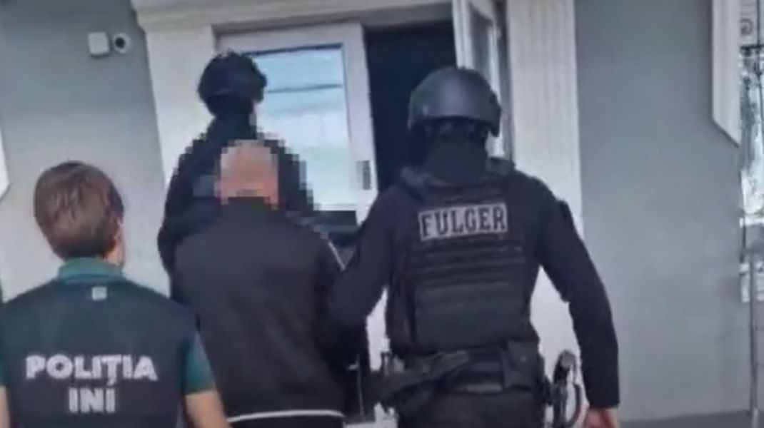 VIDEO Tâlhărie la Telenești: Au intrat în casa unui bărbat, l-au bătut și i-au furat banii. Indivizii, reținuți