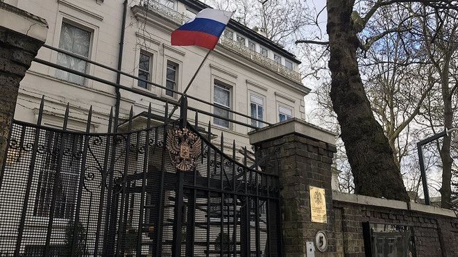 Opt țări europene cer blocarea liberei circulații a diplomaților ruși în Uniunea Europeană
