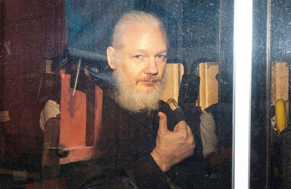 Julian Assange este liber şi a plecat din Marea Britanie, anunță WikiLeaks