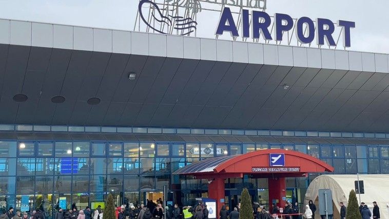 /ULTIMA ORĂ/ Evacuare în masă din Aeroportul Chișinău! A fost anunțată alertă cu bombă