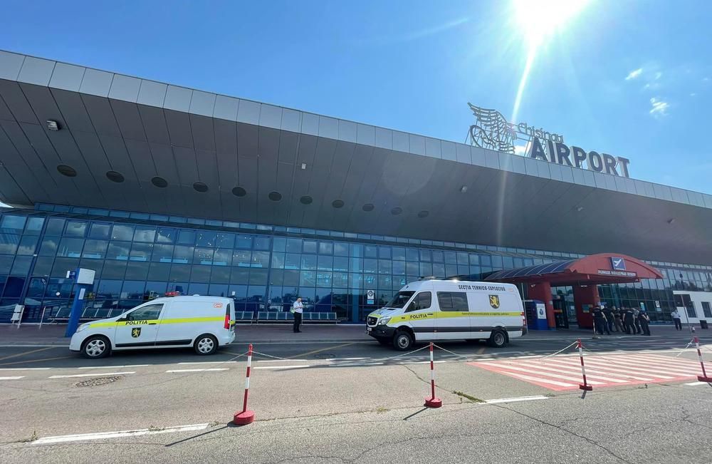 /ULTIMA ORĂ/ Evacuare în masă din Aeroportul Chișinău! A fost anunțată alertă cu bombă