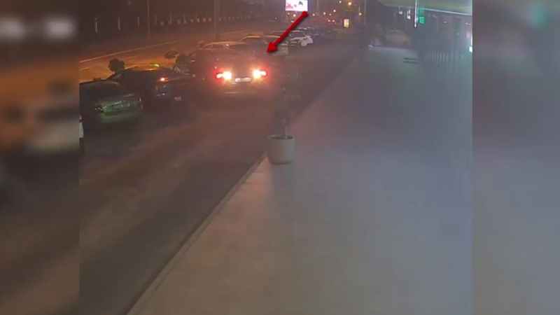 Un tânăr de 18 ani, reținut de polițiști după ce ar fi furat o mașină dintr-o parcare din capitală