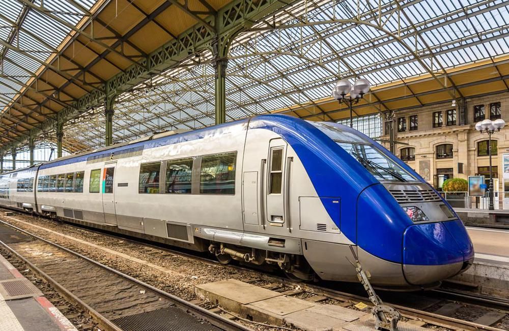 Franța: Rețeaua de trenuri de mare viteză, paralizată de „acte coordonate de sabotaj și vandalism”