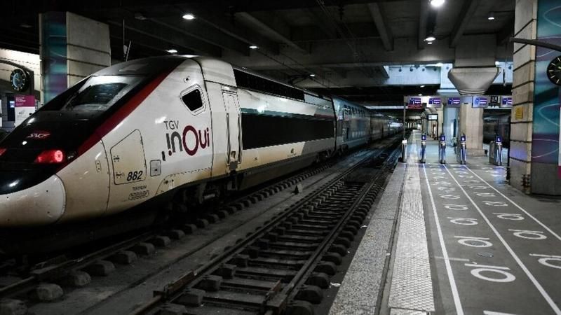 Franța: Rețeaua de trenuri de mare viteză, paralizată de „acte coordonate de sabotaj și vandalism”