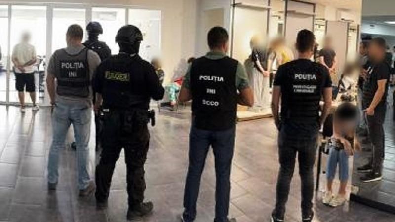 Dosarul „Deep Fake”. Escrocherii de circa 1,2 milioane de euro și 12 persoane reținute după perchezițiile de amploare din Chișinău