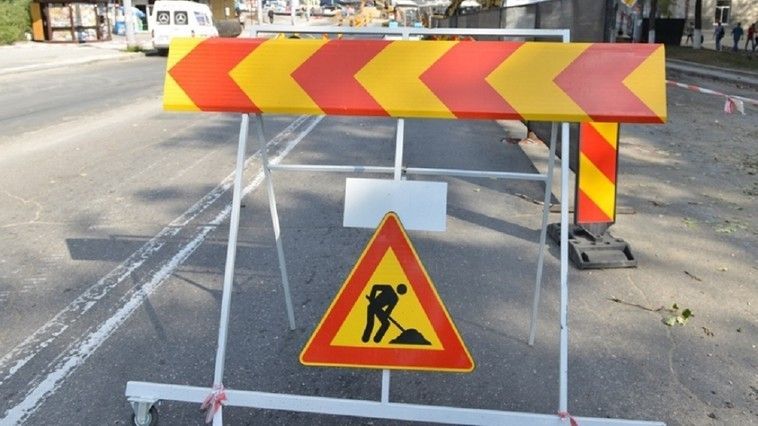 Atenție, șoferi! Se suspendă total traficul rutier pe o porțiune a străzii București