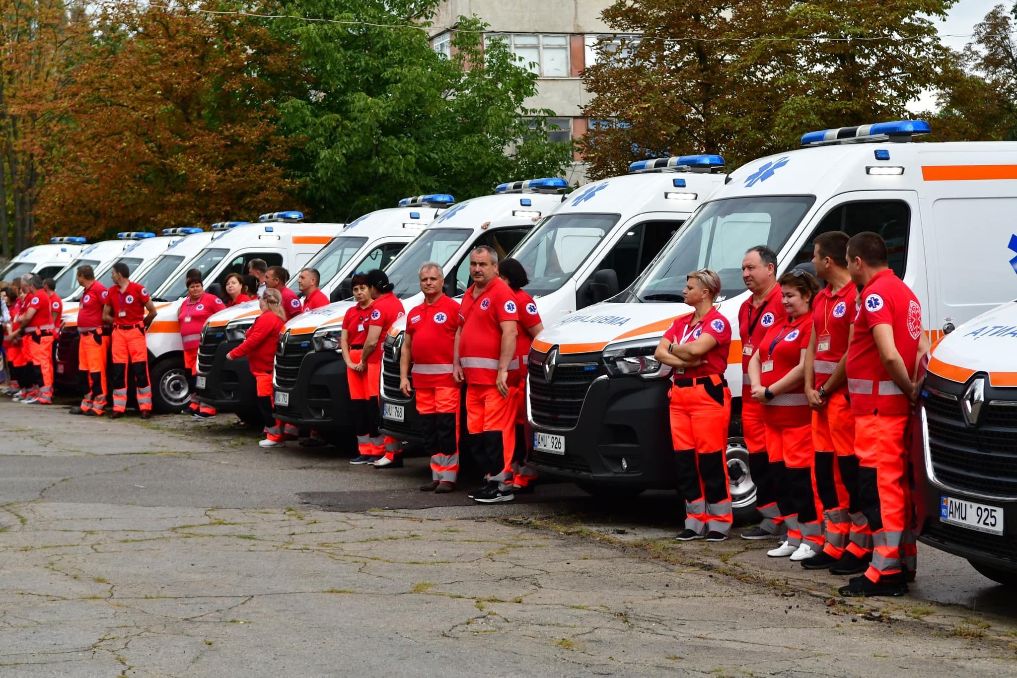 FOTO: Ministerul Sănătății a transmis 41 de ambulanțe substațiilor de asistență medicală urgentă