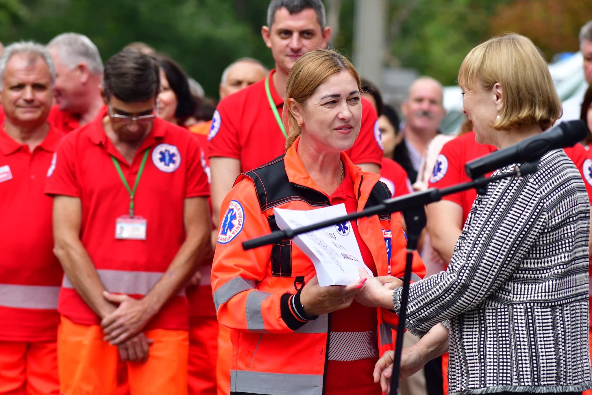 FOTO: Ministerul Sănătății a transmis 41 de ambulanțe substațiilor de asistență medicală urgentă