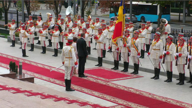 Suntem atenți cum ne îmbrăcăm, cum am putea să nu fim atenți cum vorbi”: Mesajul Maiei Sandu de Ziua Limbii Române