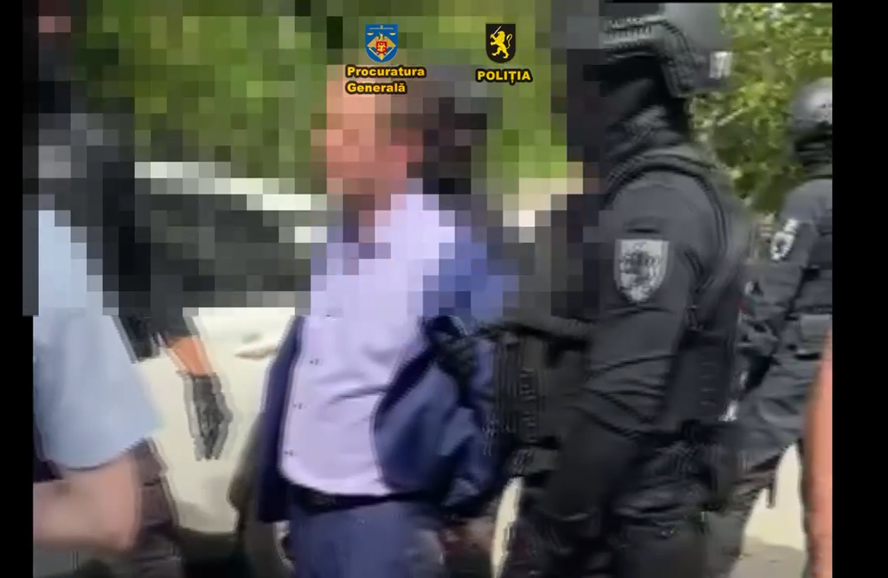 VIDEO: Șantaja o femeie că îi va publica imaginile intime; Un recidivist periculos, reținut în flagrant