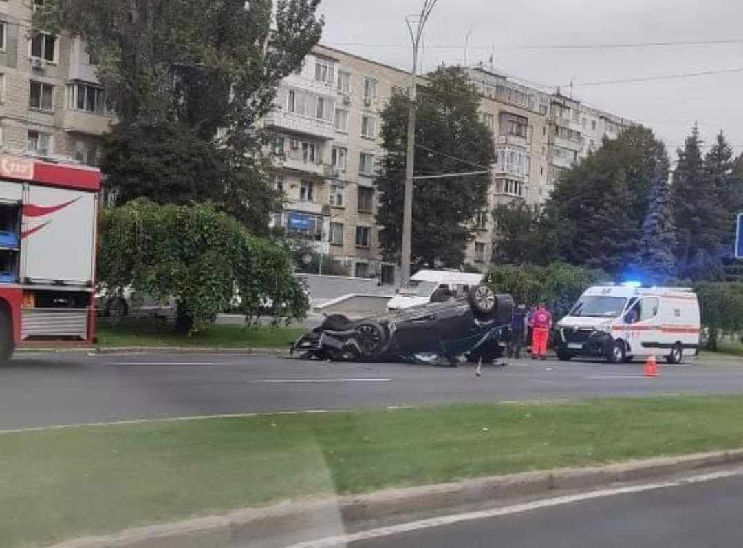 A lovit mortal un pieton și s-a răsturnat cu mașina”: Accident fatal pe Dacia. Șoferul a încercat să fugă de la locul faptei