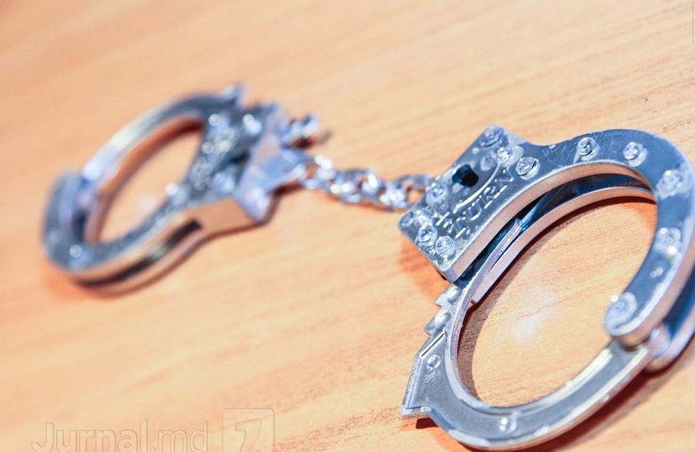 Schema cu ruda implicată în accident. Un tânăr din capitală, reținut după ce a estorcat 1400 de euro de la un bătrân