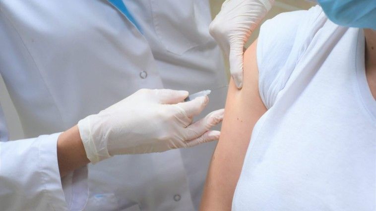 Campania de vaccinare antigripală a început. Cine ar trebui să se imunizeze