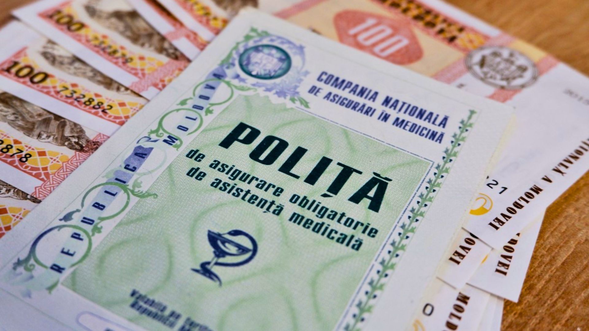 Schemă de escrocherie privind pretinse datorii pentru polița de asigurare. Autoritățile analizează posibilitatea unei diversiuni