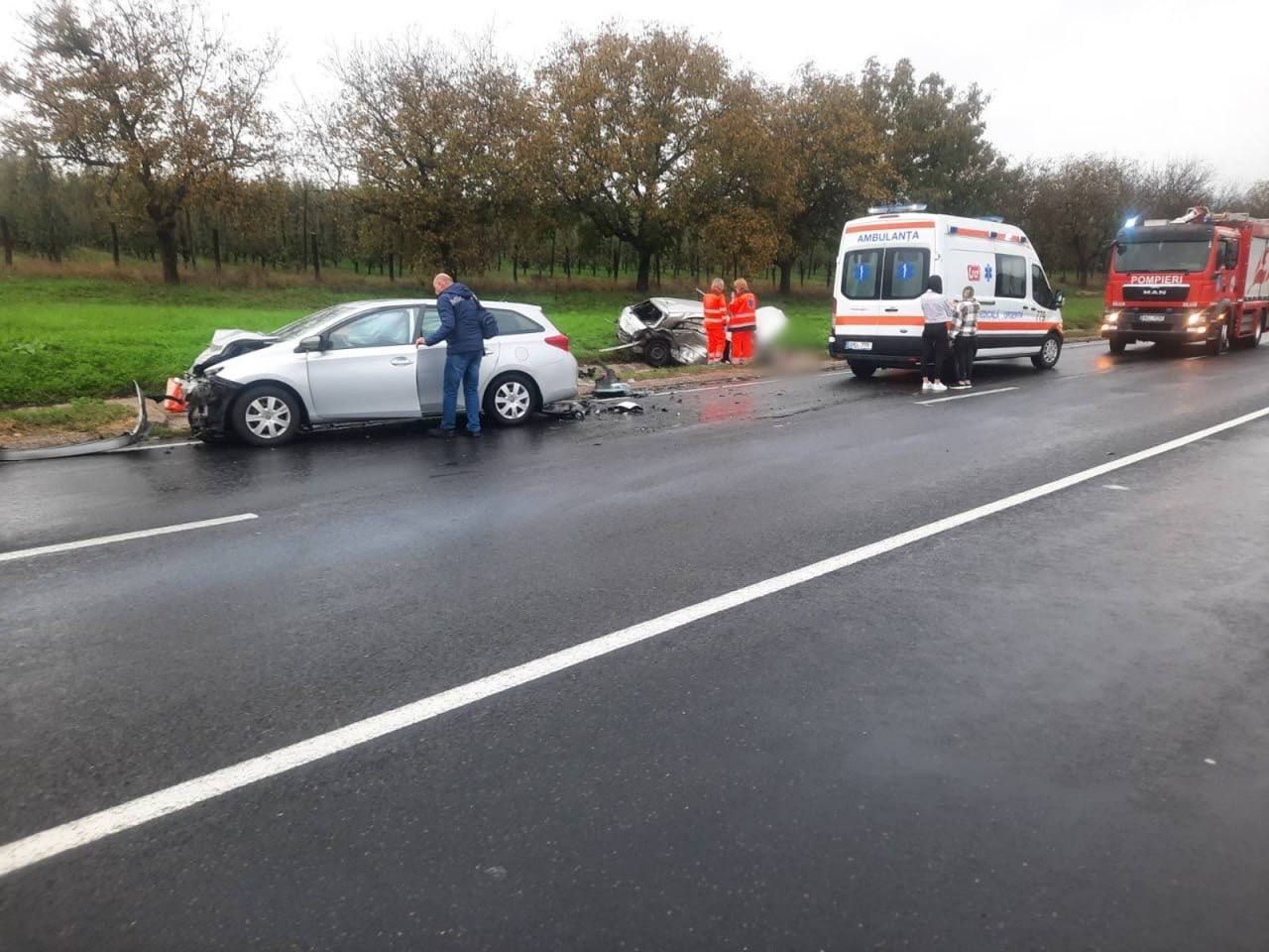 Accident cumplit la Peresecina: O șoferiță a decedat pe loc, iar o pasageră, spitalizată, după ce 2 mașini s-au lovit într-o curbă