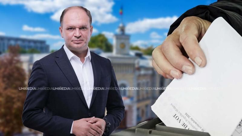 Primarul capitalei, Ion Ceban, votează, alături de soție și mezin