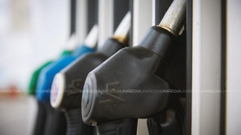 Motorina se scumpește, din nou, iar benzina se ieftinește ușor: Prețurile afișate de ANRE pentru mâine