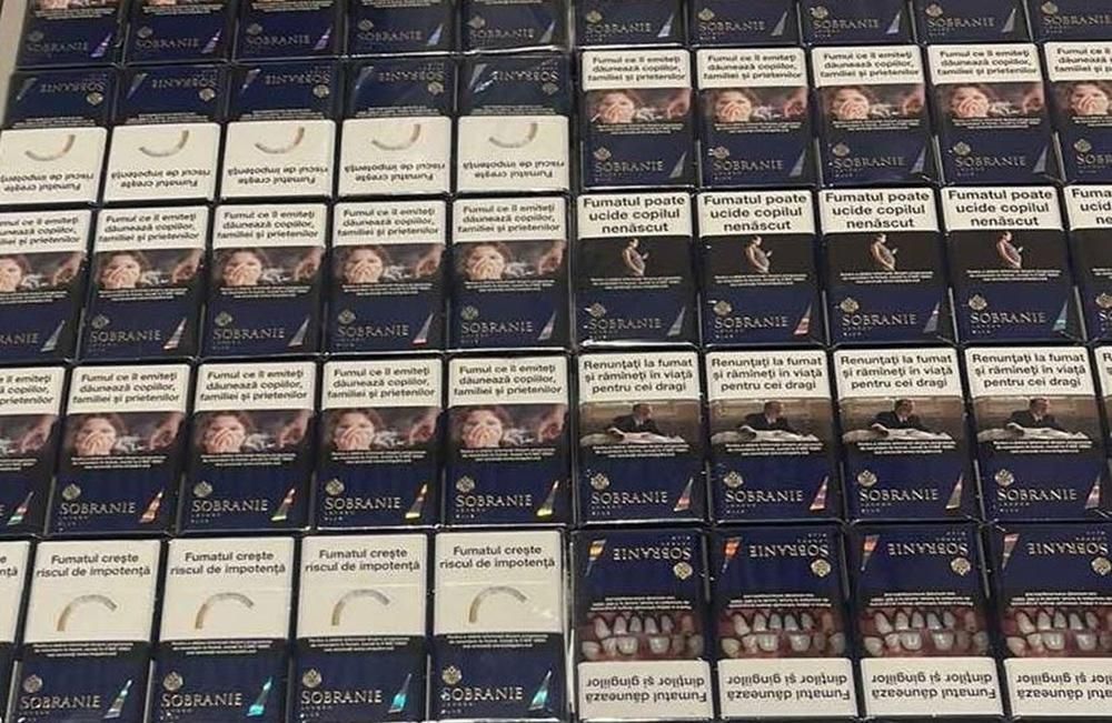 A încercat să ajungă în Anglia, dar nu a reușit. O moldoveancă, reținută pe Aeroportul Chișinău cu peste 100 de pachete de țigări