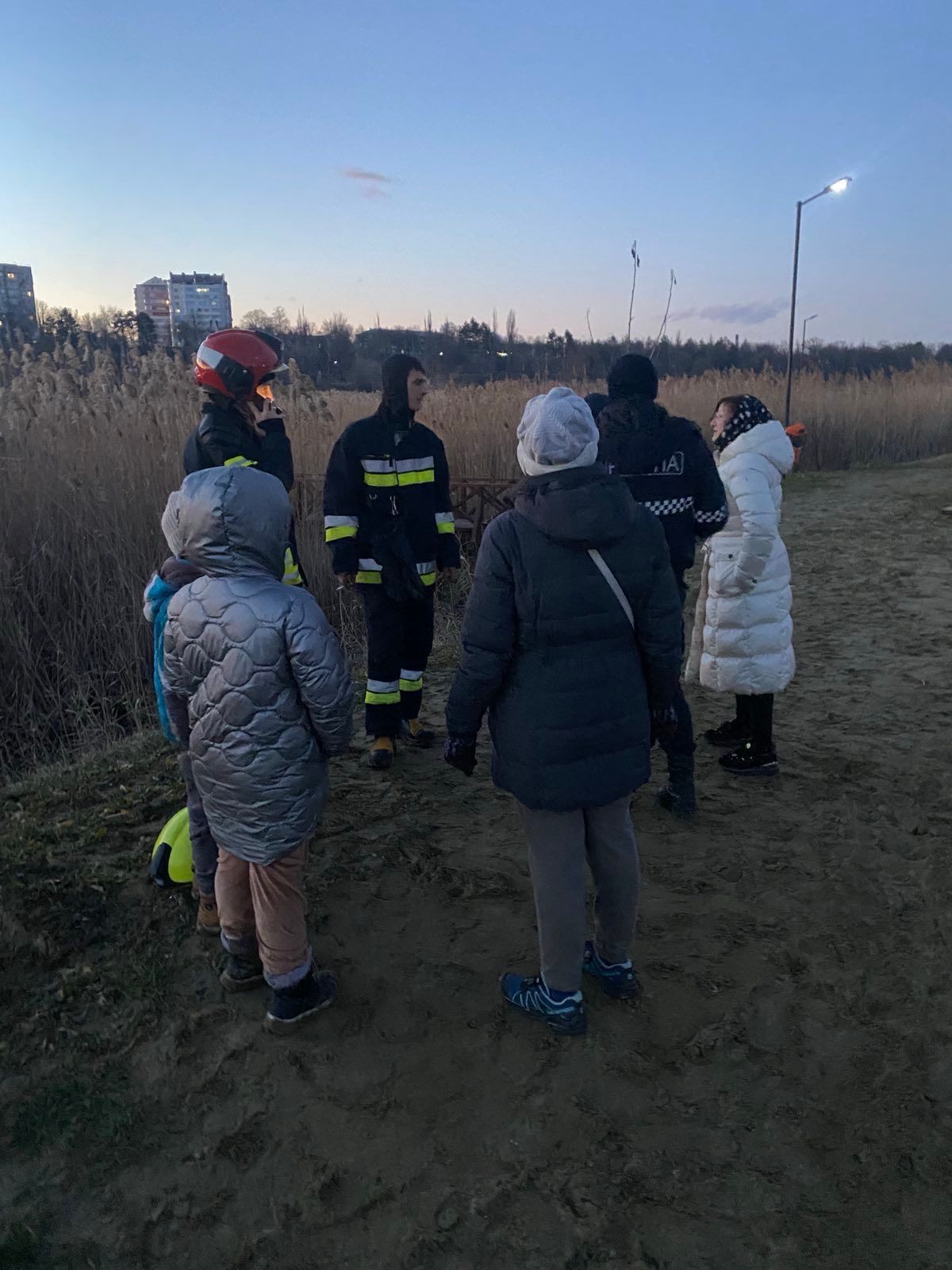 VIDEO Se afla pe o plută de lemn la mijlocul unui iaz din Ungheni. Un copil a fost salvat de la înec - Realitatea.md VIDEO Se afla pe o plută de lemn la mijlocul unui iaz din Ungheni. Un copil a fost salvat de la înec