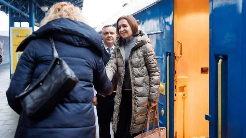 Maia Sandu întreprinde o vizită de lucru la Kiev, la invitația lui Volodimir Zelenski: „Merg cu mesajul că Republica Moldova sprijină în continuare Ucraina”