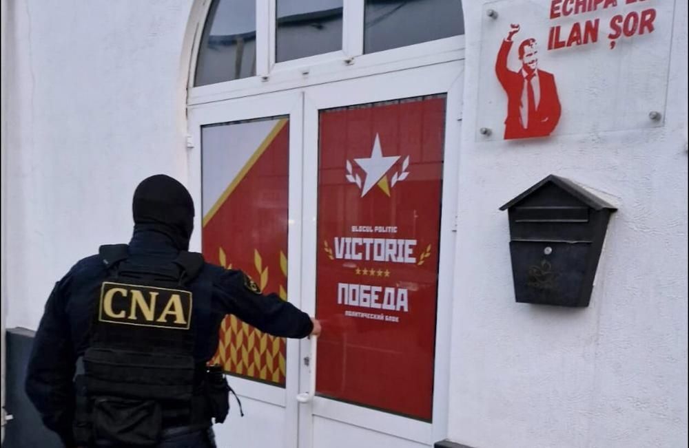 VIDEO 5 persoane, convinse să dea foc ușii de acces în CEC în perioada alegerilor prezidențiale, trimise în judecată - Realitatea.md VIDEO 5 persoane, convinse să dea foc ușii de acces în CEC în perioada alegerilor prezidențiale, trimise în judecată