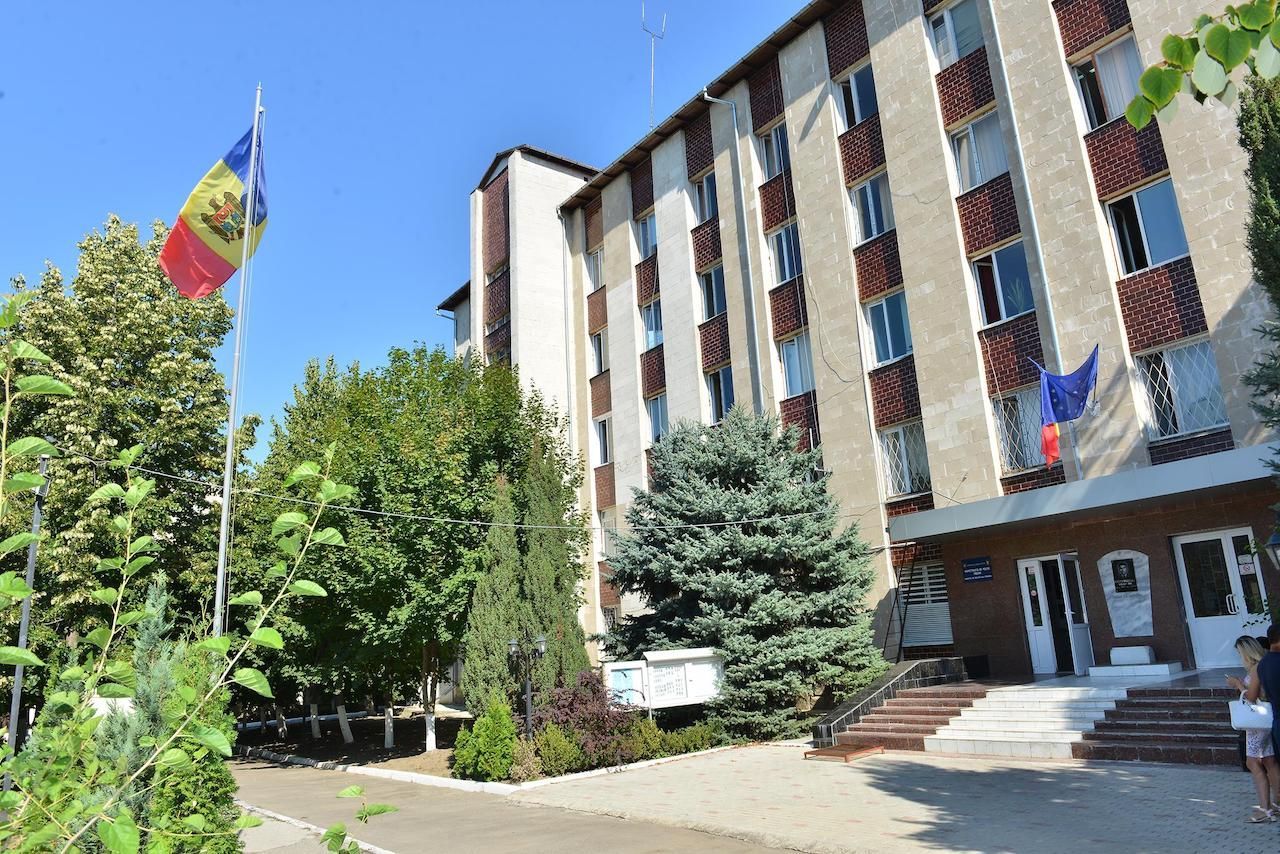 Cazul bărbatului care a decedat într-un inspectorat de poliție din Chișinău: Procuratura s-a autosesizat - Realitatea.md Cazul bărbatului care a decedat într-un inspectorat de poliție din Chișinău: Procuratura s-a autosesizat