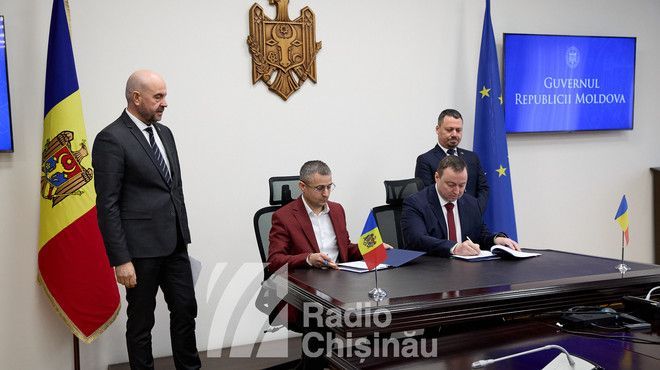 Contractele pentru construcția celor patru poduri peste Prut au fost semnate la Chișinău. Bolea: „Este un prim-pas autentic de apropiere între Republica Moldova și România”