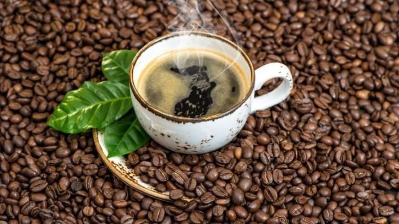 Criza aprovizionării dublează prețul cafelei arabica în doar un an: Consecințele pentru consumatori și producători