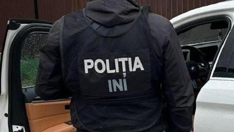 VIDEO A exploatat sexual o copilă. Un bărbat din Chișinău, luat pe sus de mascați - Realitatea.md VIDEO A exploatat sexual o copilă. Un bărbat din Chișinău, luat pe sus de mascați