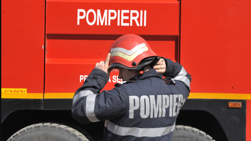 Cum ar fi izbucnit incendiul din clădirea „Romanița”: Pompierii au luptat aproape o oră cu flăcările