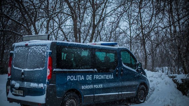 Echipați corect mașinile! Poliția vine cu recomandări, după ce drumurile au fost acoperite cu polei și zăpadă