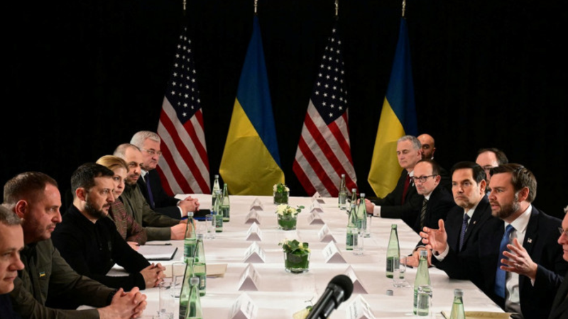 Cum s-a încheiat întâlnirea lui Zelenski cu J.D. Vance de la Munchen: „Trebuie să mai discutăm”