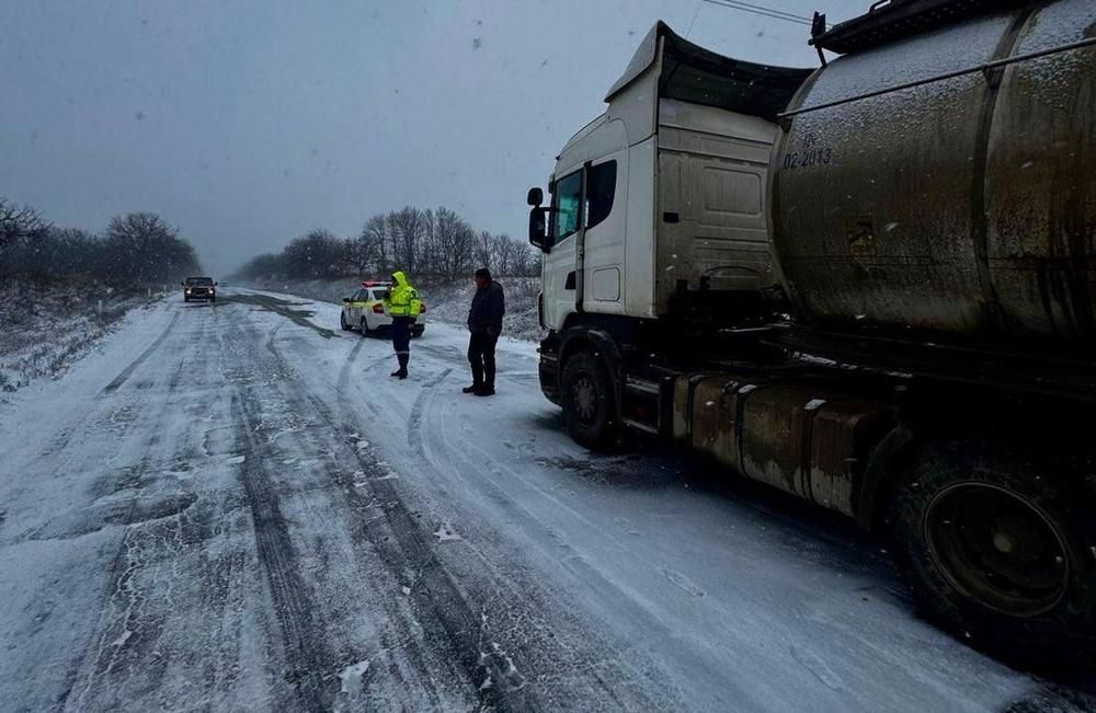 Peste 2500 de abateri rutiere comise pe drumurile din R. Moldova, în acest weekend. Câți șoferi s-au ales cu amendă