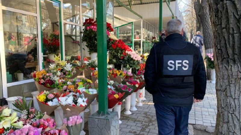 Comercianții de flori, în vizorul Fisc-ului, de ziua Sf. Valentin; Au fost aplicate amenzi de peste 70 de mii de lei