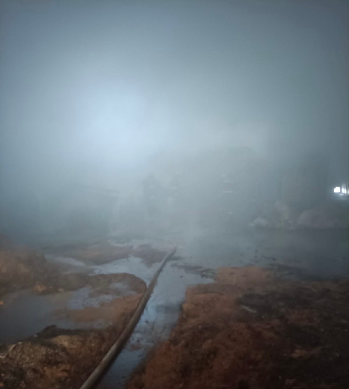 FOTO Incendiu la un depozit din raionul Strășeni. Patru echipe de pompieri și salvatori, la fața locului - Realitatea.md FOTO Incendiu la un depozit din raionul Strășeni. Patru echipe de pompieri și salvatori, la fața locului