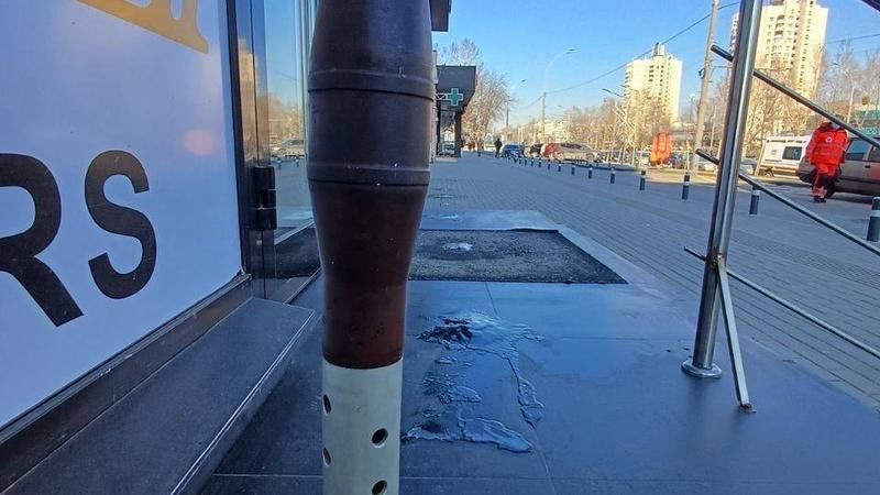 Alertă la Botanica: Un obiect ce seamănă cu grenada unui aruncător de rachete, găsit pe pragul unei florării